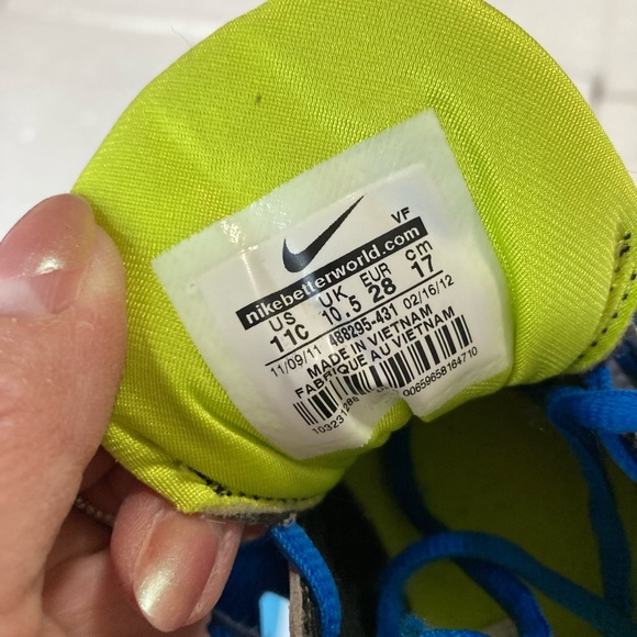 Nike children’s tennis shoes Size 11c - Picture 9 of 11